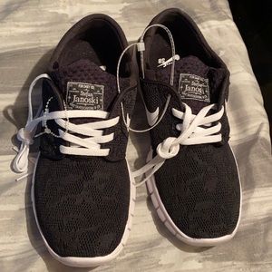 New Kids size 5.5 Nike  Stefan Janoski Sneakers